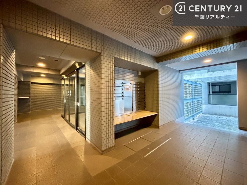 Renovated 1LDK+2S Apartment in Chiba City - 80.79 sqm - Thumbnail 4