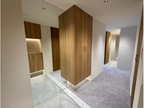 Renovated 3LDK Apartment in Hiroo, Shibuya, Tokyo - Thumbnail 3
