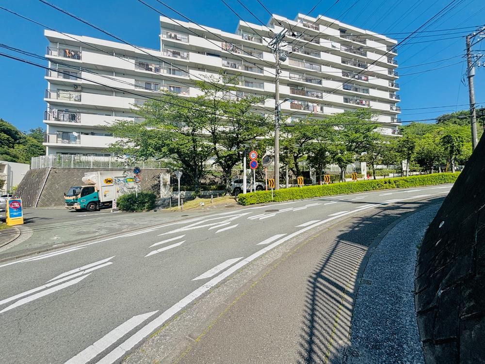 Cosmo Totsuka Libera Hills 3LDK Apartment in Yokohama - Thumbnail 2