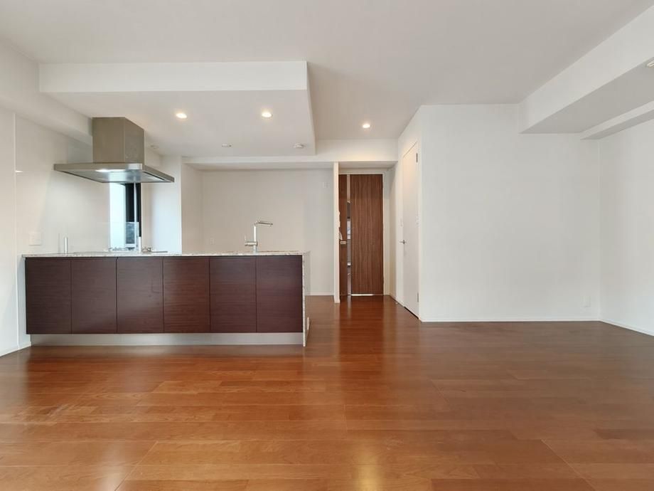 CLUBTHE. Ohori 2-Chome 4LDK Apartment for Sale in Fukuoka City - Thumbnail 4