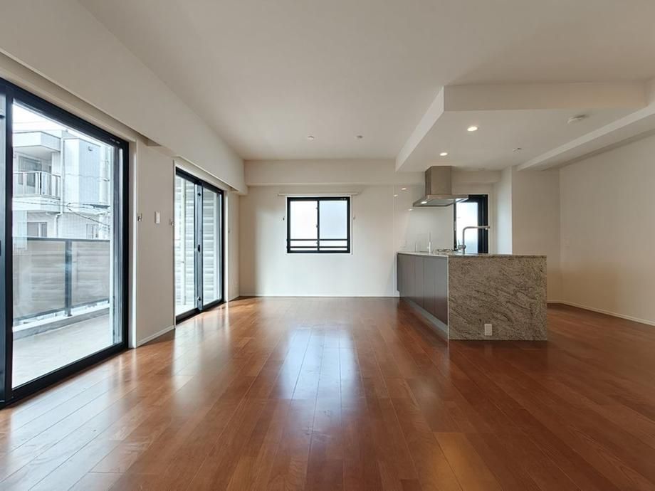 CLUBTHE. Ohori 2-Chome 4LDK Apartment for Sale in Fukuoka City - Thumbnail 2