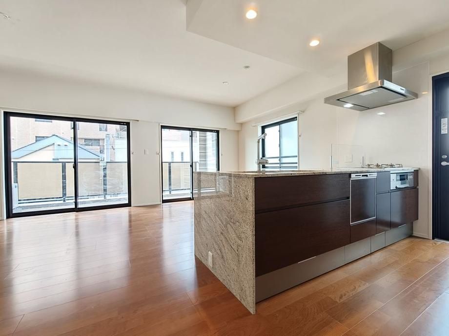 CLUBTHE. Ohori 2-Chome 4LDK Apartment for Sale in Fukuoka City - Thumbnail 3