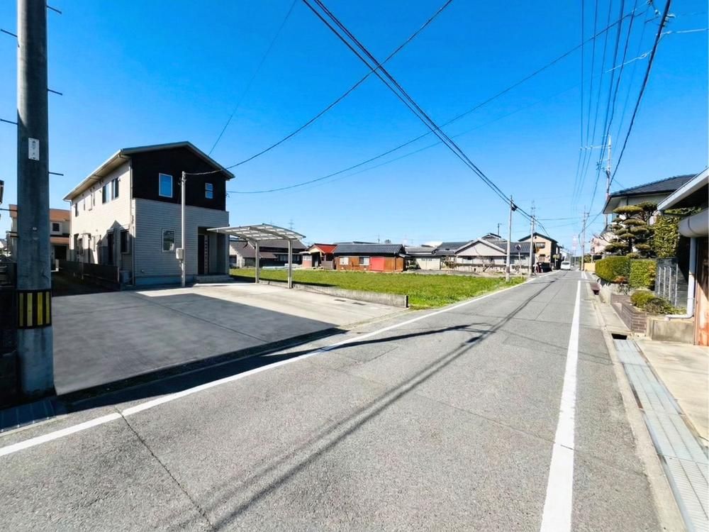 5-Bedroom Duplex House with Solar Panels for Sale in Kariya - Thumbnail 4