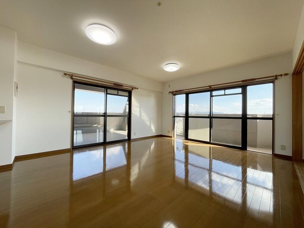 5LDK Apartment for Sale in Oita City with Large Balcony - Thumbnail 3