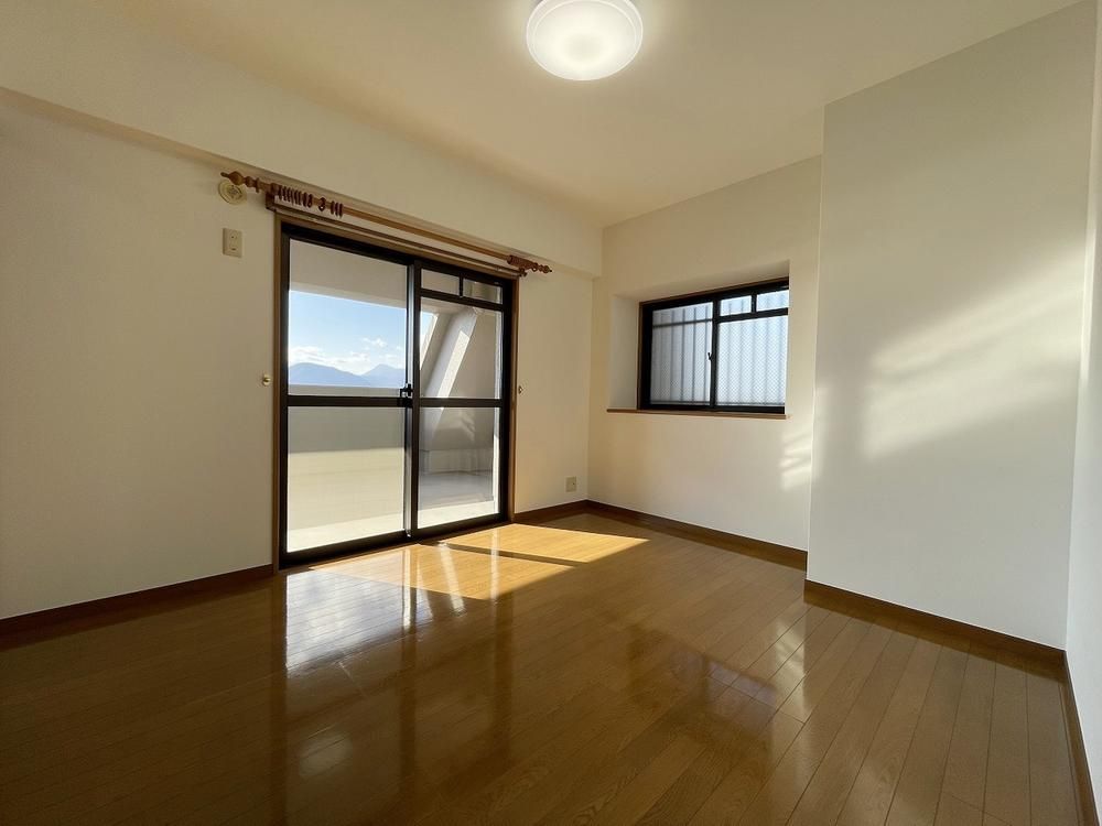 5LDK Apartment for Sale in Oita City with Large Balcony - Thumbnail 4