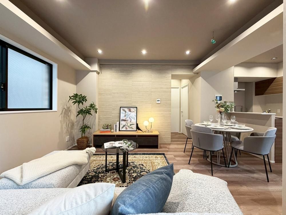 Renovated 2LDK Apartment in Minato-ku near Shiba Park Station - Thumbnail 2