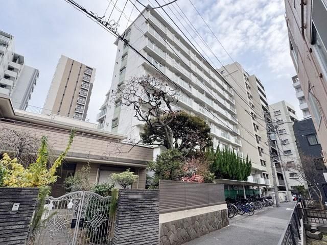 Renovated 1DK Apartment Near Uguisudani Station in Taito, Tokyo | 26.99M Yen - Thumbnail 2