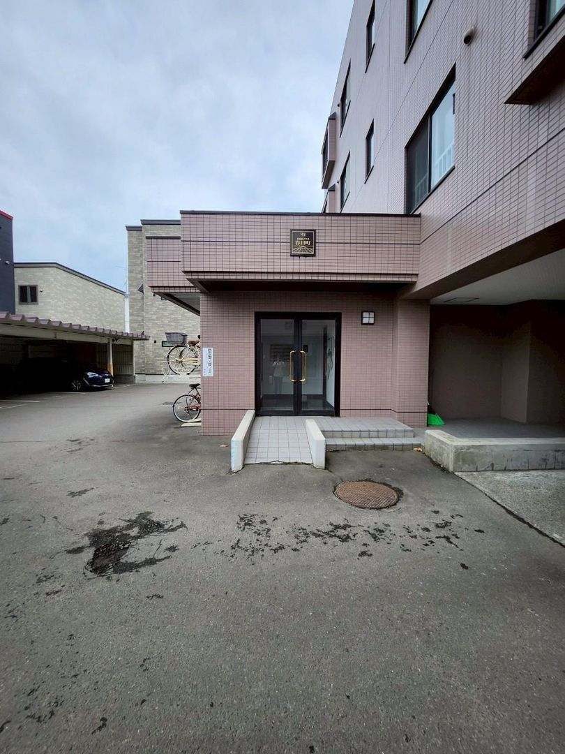 4LDK Apartment for Sale in Chitose City, Hokkaido - Thumbnail 2