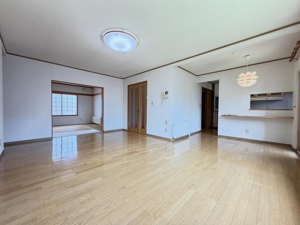 Spacious 5LDK 2-Family House in Sapporo Toyohira 387m2 - Thumbnail 4
