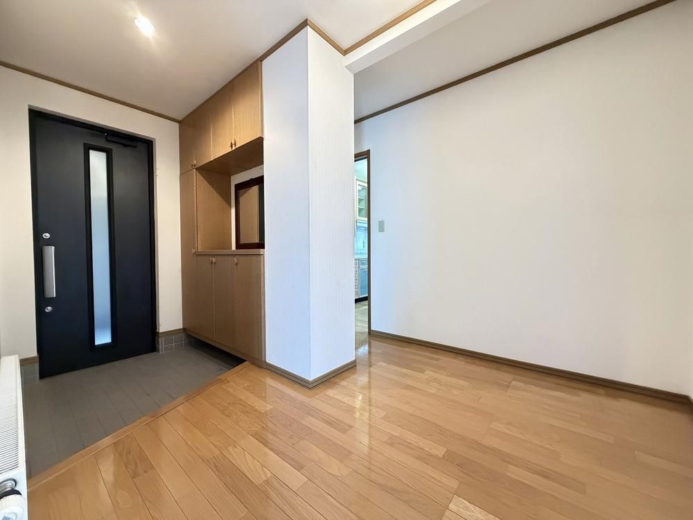 Spacious 5LDK 2-Family House in Sapporo Toyohira 387m2 - Thumbnail 3
