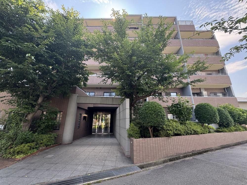 4LDK Top-Floor Apartment in Takatsuki, Osaka – 137.61 sqm - Thumbnail 2