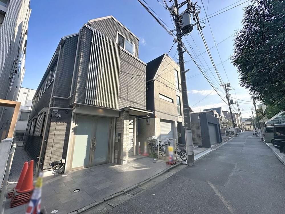 Renovated 4LDK Detached House in Shibuya, Tokyo - Thumbnail 2