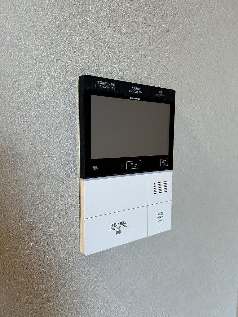 Renovated 3LDK Apartment in Fukuoka City's Island Tower Sky Club - Image 1