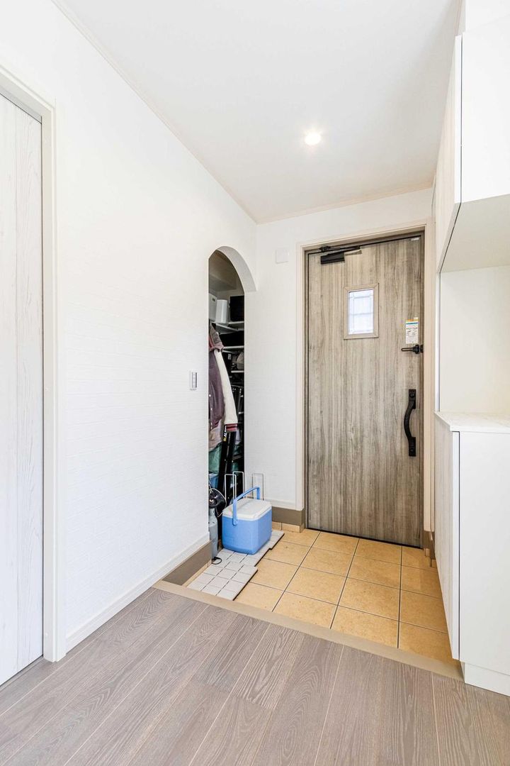 2LDK House for Sale in Funabashi, Chiba with Private Pool - Thumbnail 2