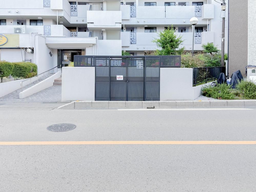 Renovated 2LDK Apartment for Sale in Minami Ward, Saitama | Akiya