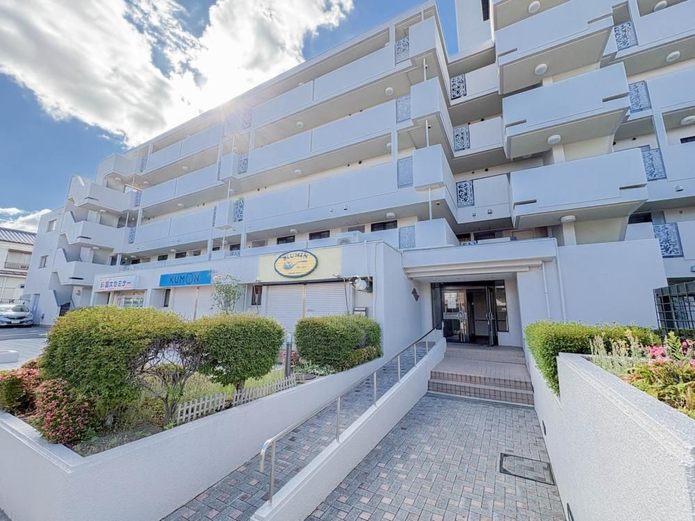 坂本睦美『apartment』 Renovated 2LDK Apartment for Sale in Minami Ward, Saitama | Akiya