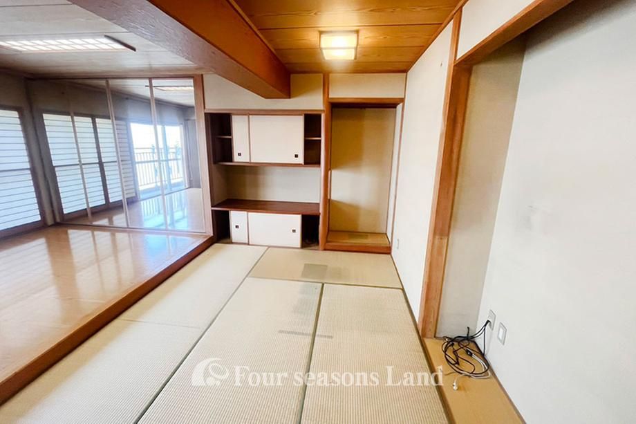 Spacious 3LDK Condo Near Hon-Atsugi Station, Kanagawa - Thumbnail 4
