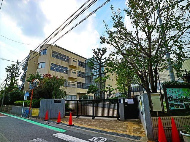 4LDK Detached House in Meguro-ku, Tokyo – 163.95m² - Thumbnail 3