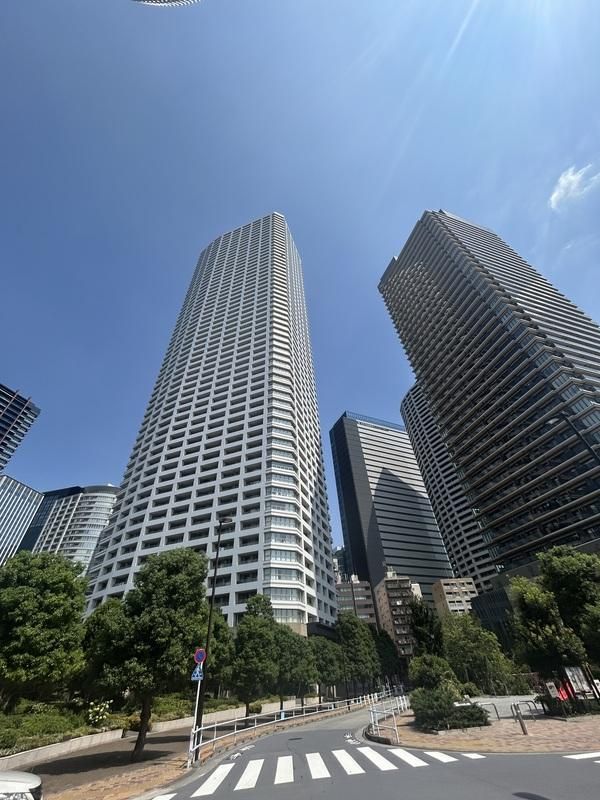2LDK Apartment for Sale in Nishi-Shinjuku, Tokyo - 89.86m2 - Thumbnail 2