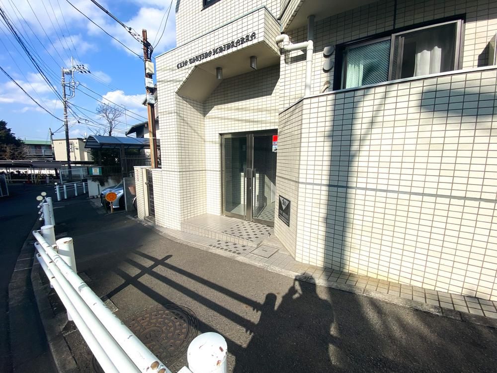 Renovated 3LDK Apartment for Sale in Fujisawa - Thumbnail 3