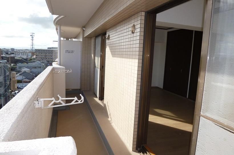 Renovated 2LDK Apartment in Miyazaki City with Pet Consultation - Thumbnail 2