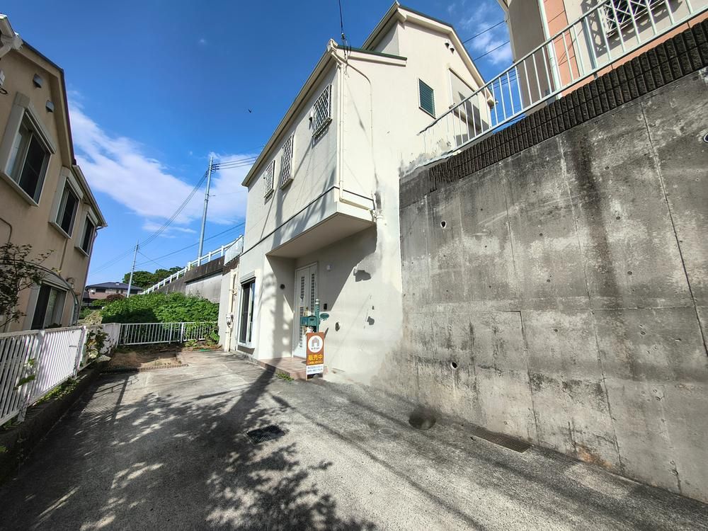 Renovated 3LDK House in Yokohama Midori Ward with Parking - Image 1