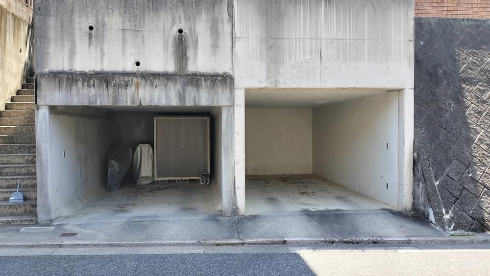4LDK House for Sale in Ochiai Minami, Asakita-ku, Hiroshima - Thumbnail 3