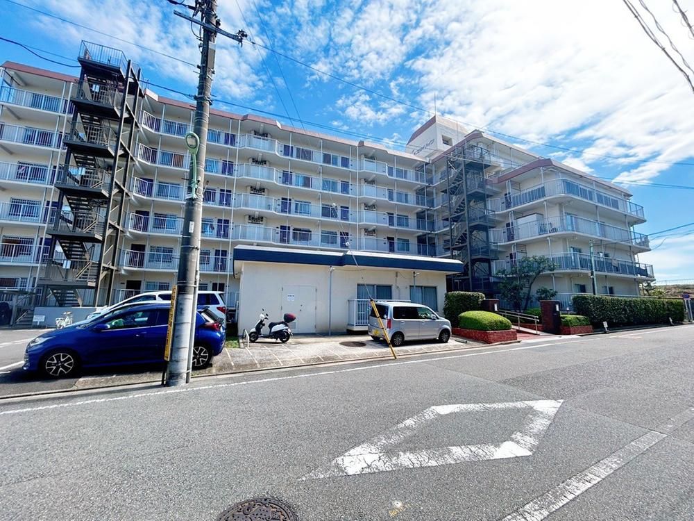 Rekku East Tamagawa Sky Heights 2LDK Apartment for Sale in Ota, Tokyo - Thumbnail 2