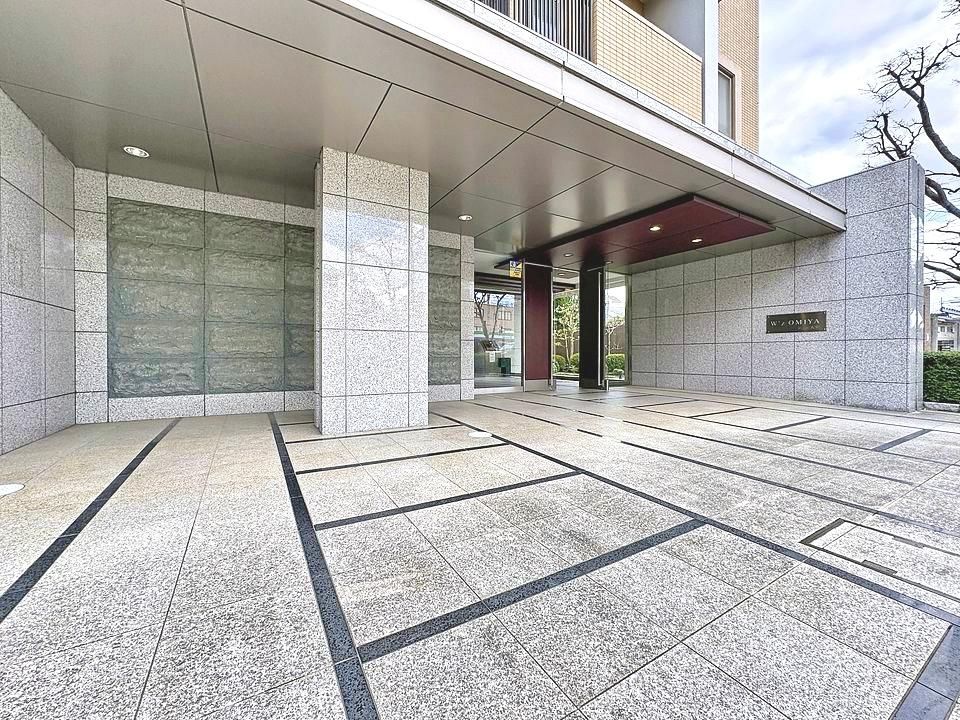Top-Floor 3LDK Apartment in Saitama City with Balcony - Thumbnail 3