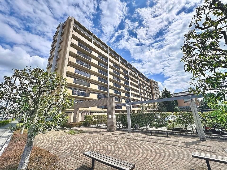 Top-Floor 3LDK Apartment in Saitama City with Balcony - Thumbnail 2