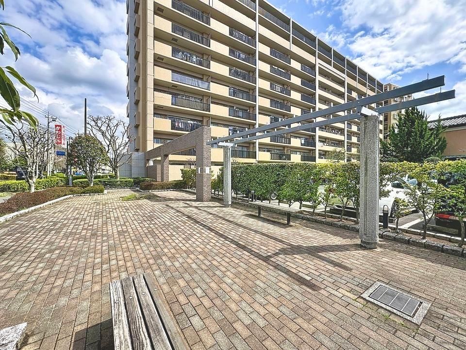 Top-Floor 3LDK Apartment in Saitama City with Balcony - Thumbnail 4