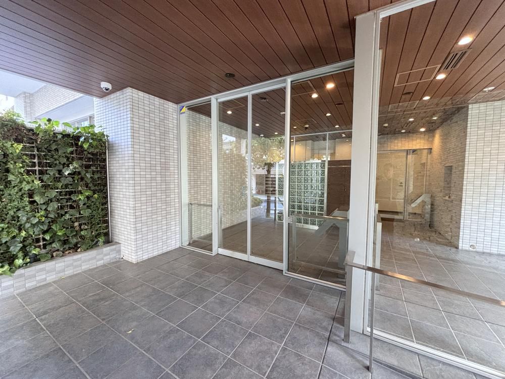 3LDK Apartment for Sale Near Isogo Station, Yokohama - Thumbnail 3
