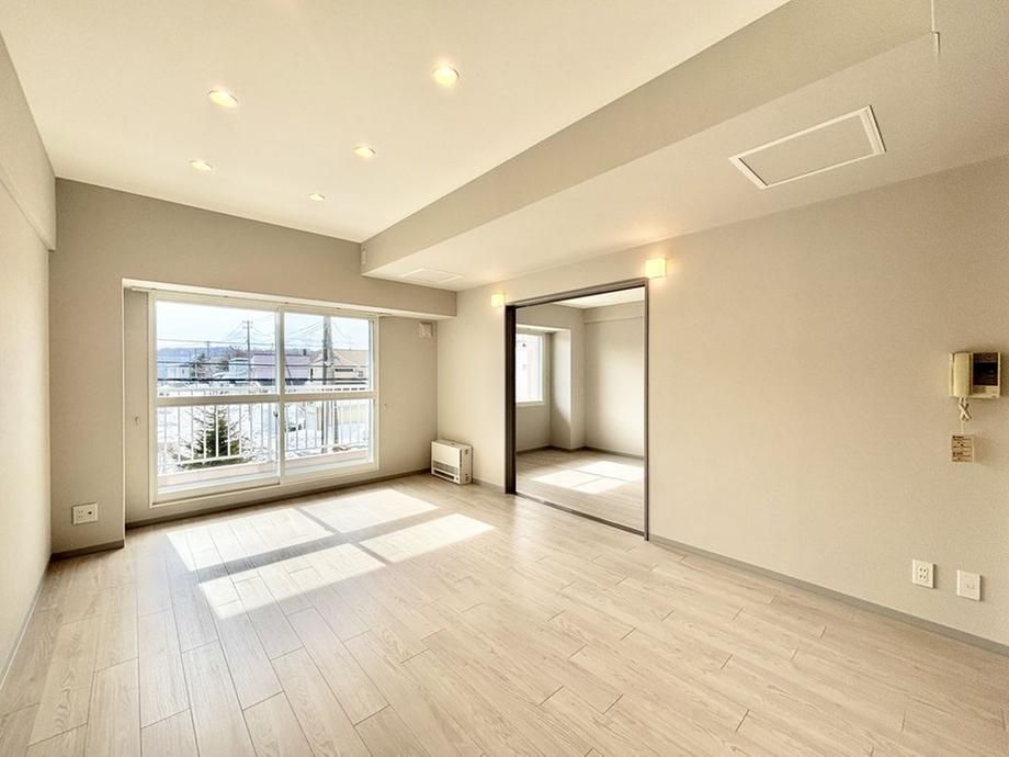 Renovated 3LDK Apartment for Sale in Sapporo's Kiyota Ward - Thumbnail 3