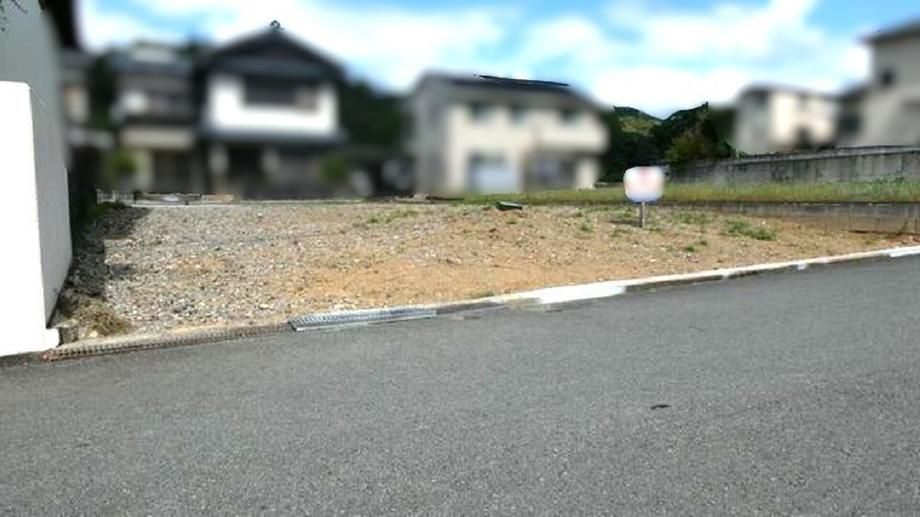 Land for Sale in Ino Town, Kochi - 308 sqm South Facing Plot - Thumbnail 2