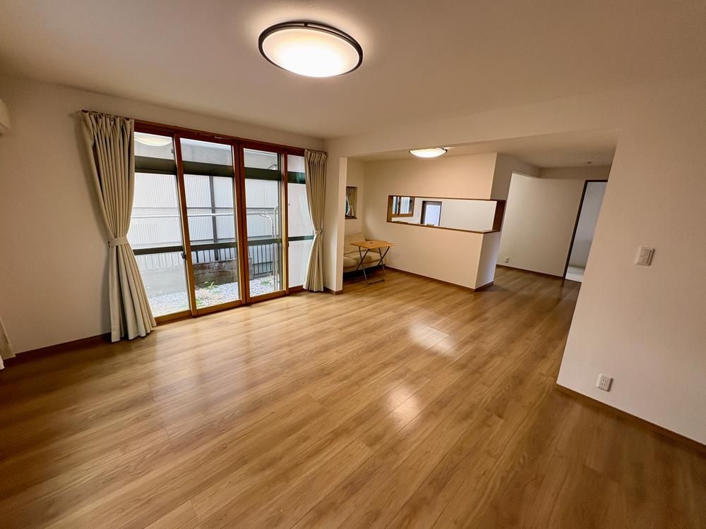 Renovated 3LDK+2S House for Sale in Omihachiman, Shiga - Thumbnail 3