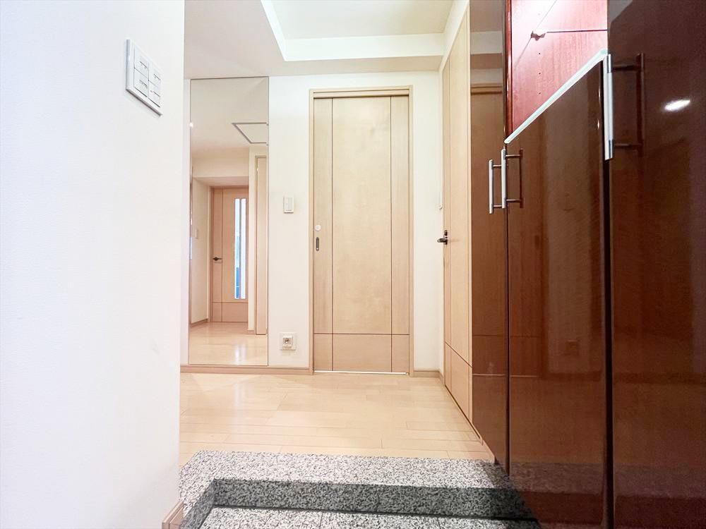 1LDK Apartment in Silhouette Tower Yokohama, Nishi-ku - Thumbnail 3