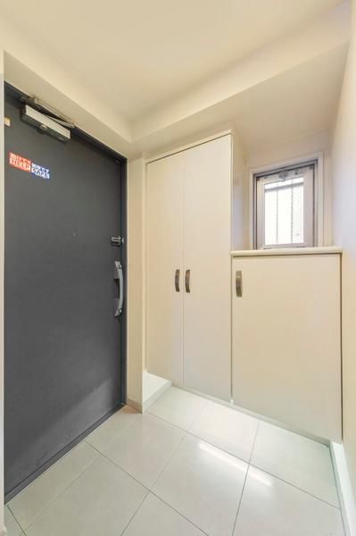 3LDK South-West Facing Apartment in Kawasaki City, Kanagawa - Thumbnail 2