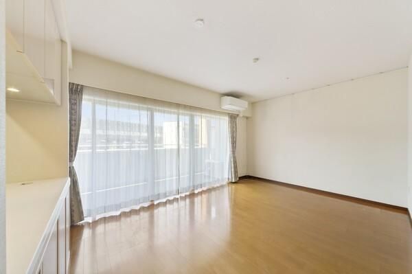 3LDK South-West Facing Apartment in Kawasaki City, Kanagawa - Thumbnail 4