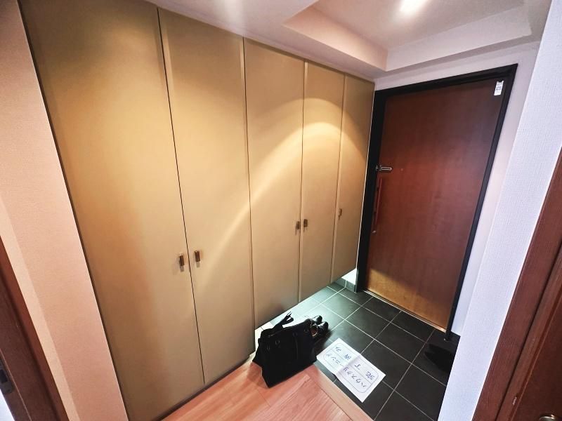 2LDK Apartment for Sale in Minato-ku, Tokyo - 159,000,000 Yen - Thumbnail 2