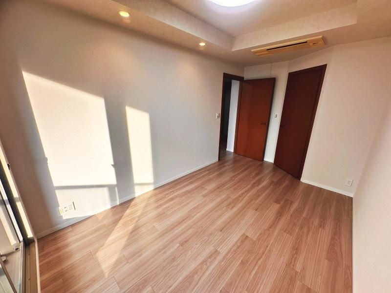2LDK Apartment for Sale in Minato-ku, Tokyo - 159,000,000 Yen - Thumbnail 4