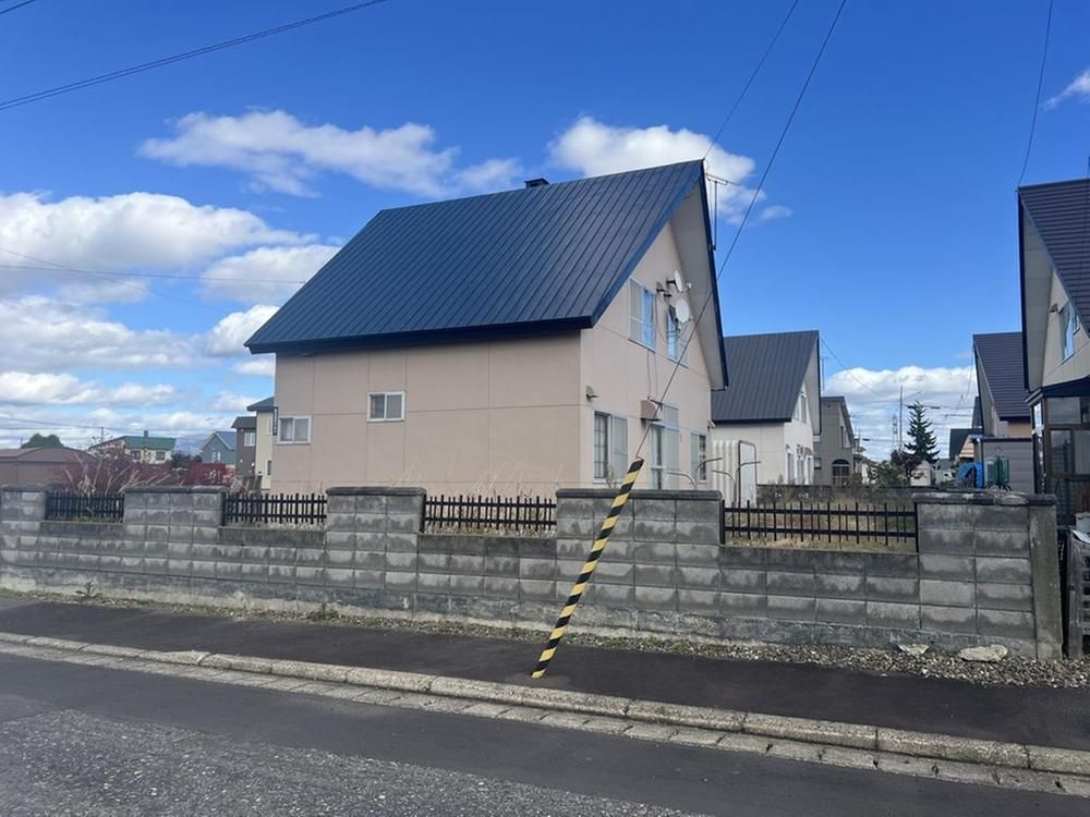 4LDK+S Detached House for Sale in Takikawa, Hokkaido - 500,000 Yen - Thumbnail 2