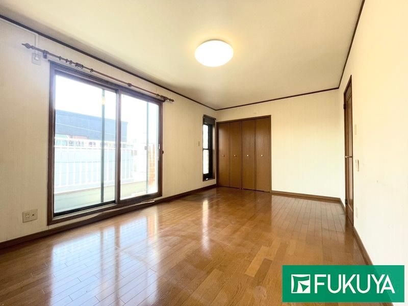 4LDK Wooden House with Attic Storage Near Hirano Station, Osaka - Thumbnail 4