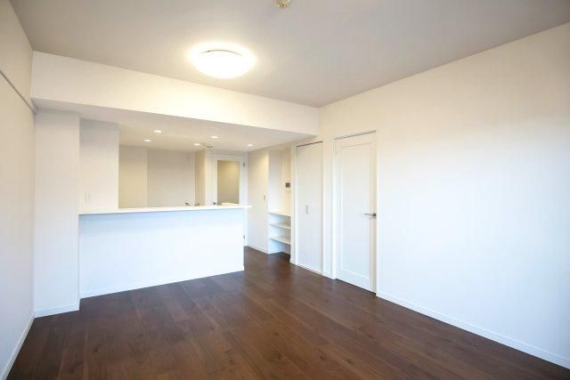 Renovated 3LDK Apartment for Sale in Nakahara-ku, Kawasaki - Thumbnail 4