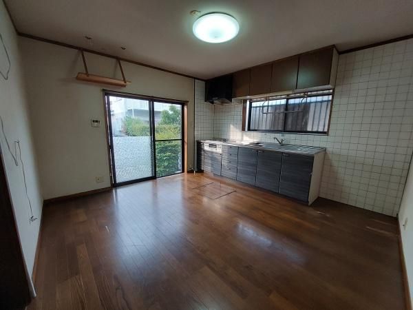 5LDK House for Sale in Karatsu, Saga - 112.81m2 - Thumbnail 2