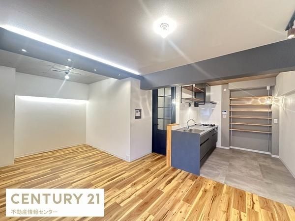 Renovated 3LDK Apartment for Sale in Konohana, Osaka - Thumbnail 4