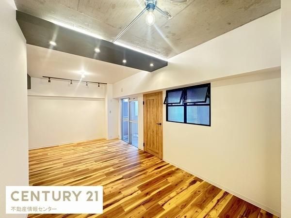 Renovated 3LDK Apartment for Sale in Konohana, Osaka - Thumbnail 3