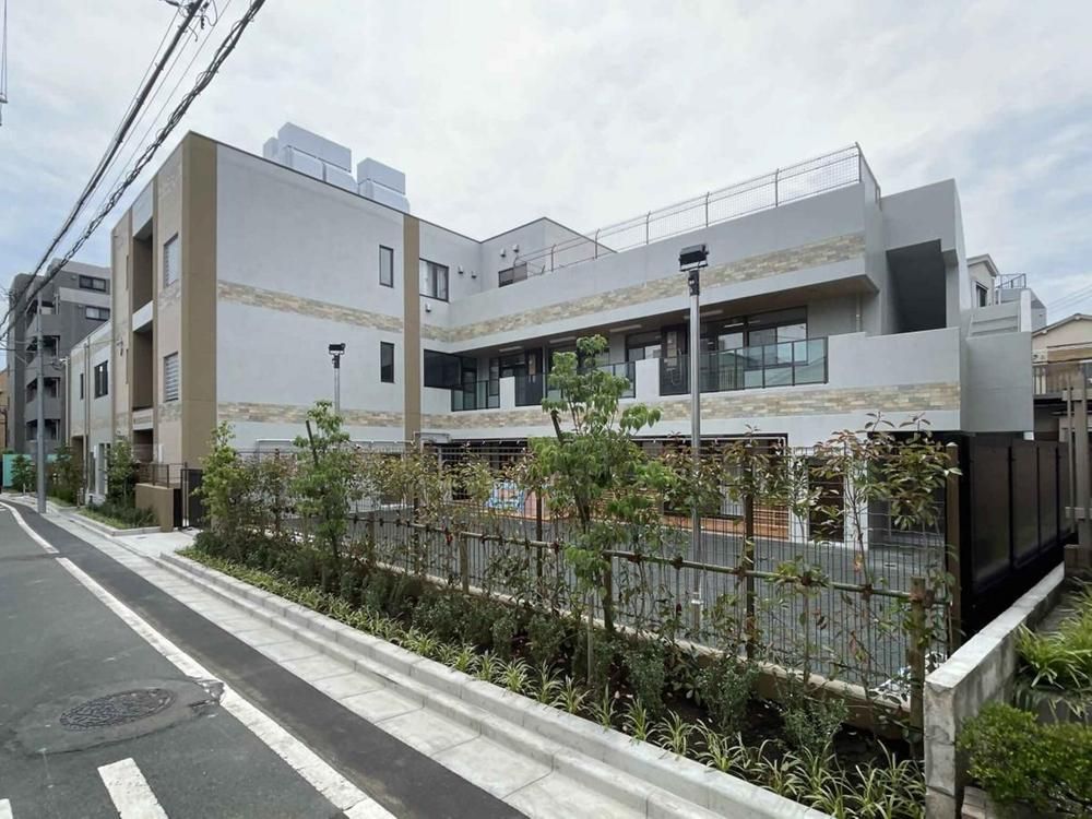 3LDK House for Sale in Toshima, Tokyo with 126m² Land - Thumbnail 2
