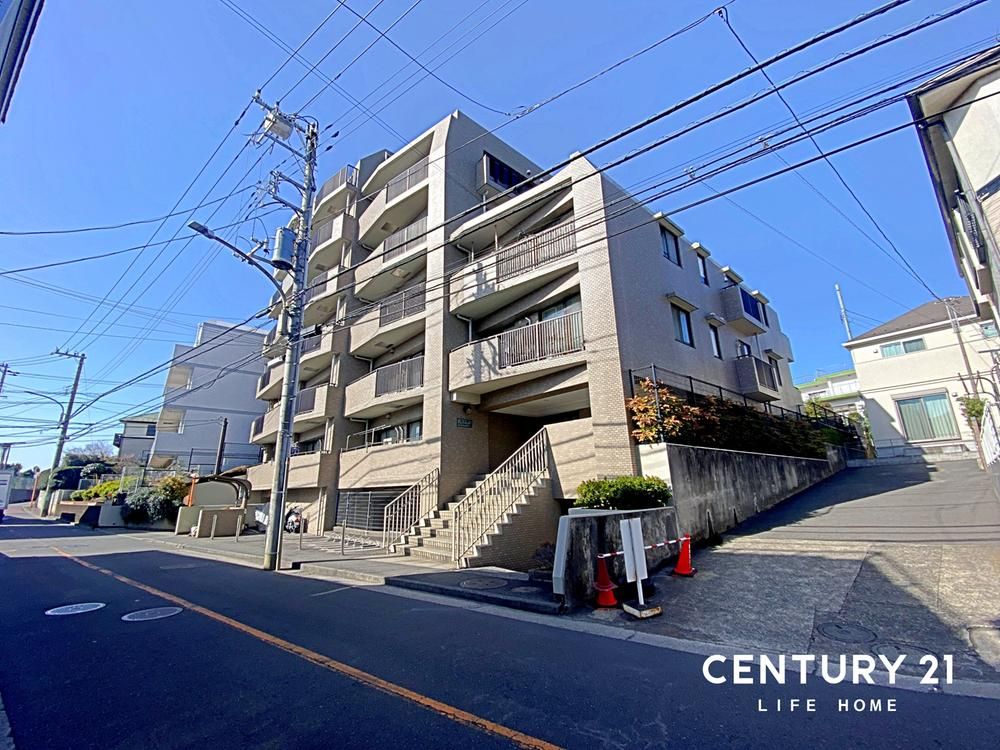 3LDK Renovated Apartment in Kohoku Ward, Yokohama - Thumbnail 2