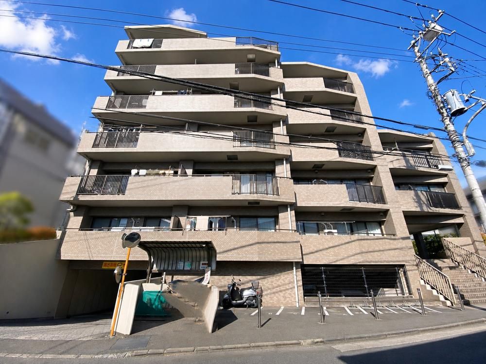 3LDK Renovated Apartment in Kohoku Ward, Yokohama - Thumbnail 4
