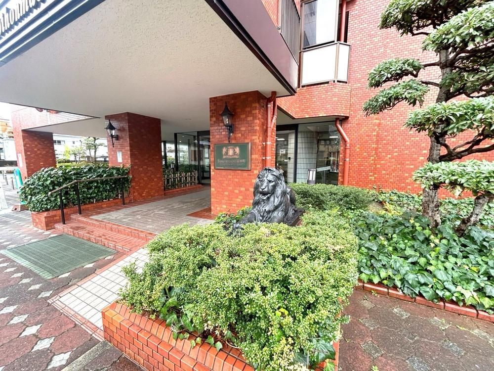 Lions Mansion Koi Honmachi 3LDK Renovated Apartment Hiroshima - Thumbnail 2